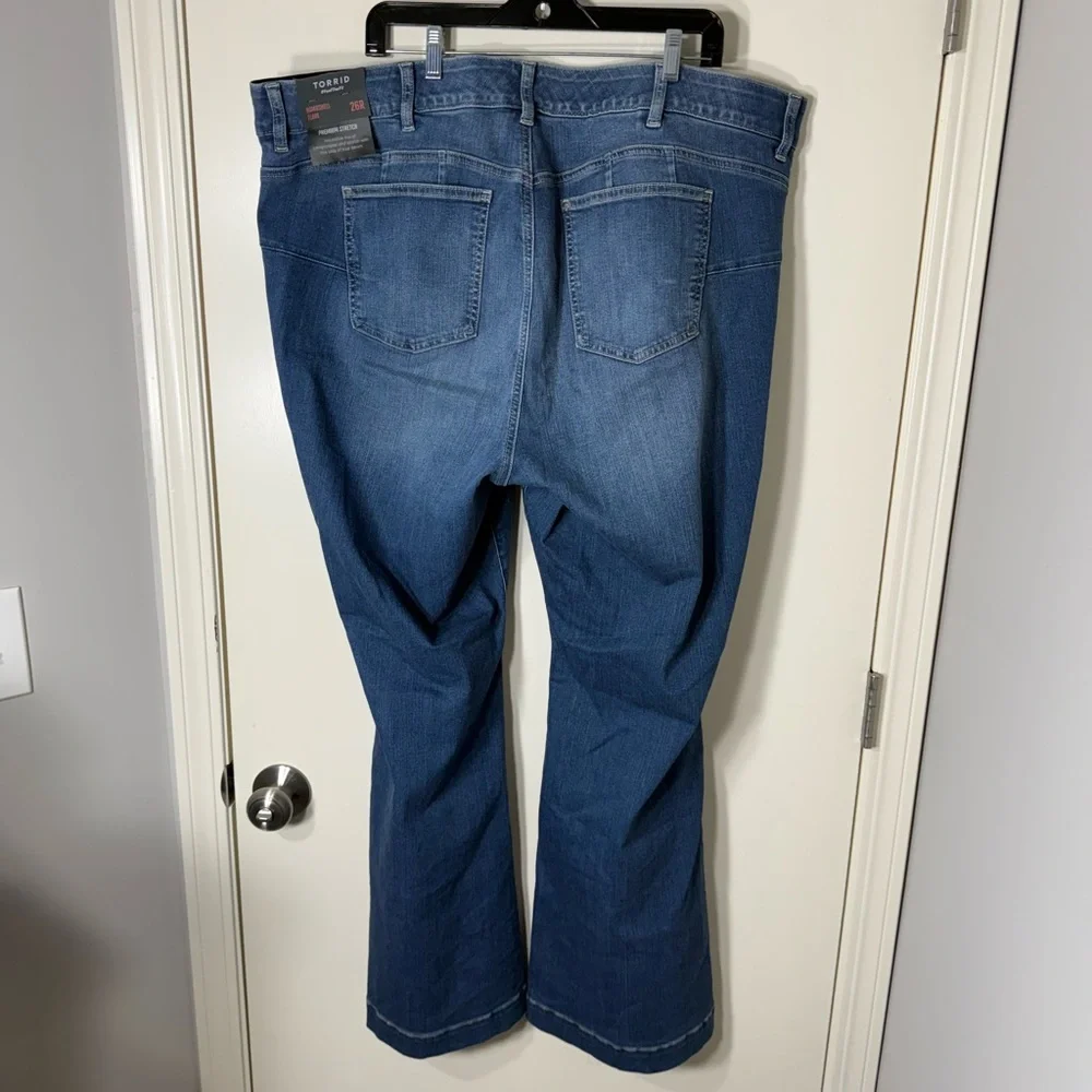 NWT Torrid Women’s Bombshell Flare Jeans Plus Size 26W‎